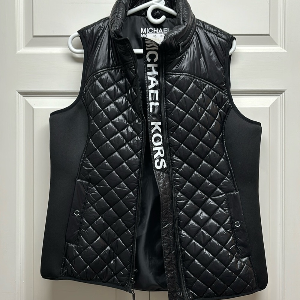 MICHAEL KORS Black Vest. New With Tag. Size Large